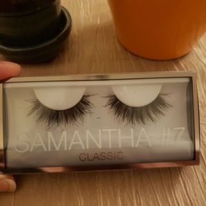 Huda Beauty False eye lashes